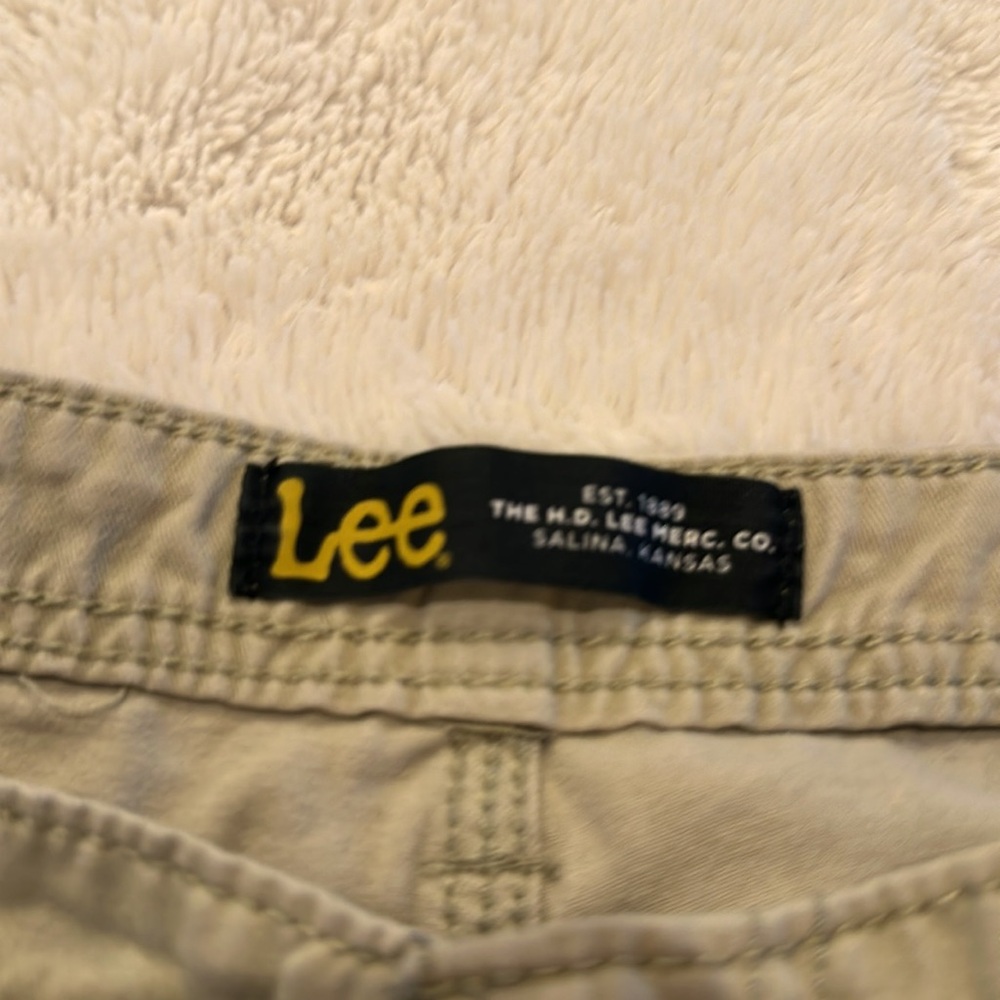 Lee Men's Khaki Cargo  Cotton Shorts Size 38 GUC - Picture 2 of 5